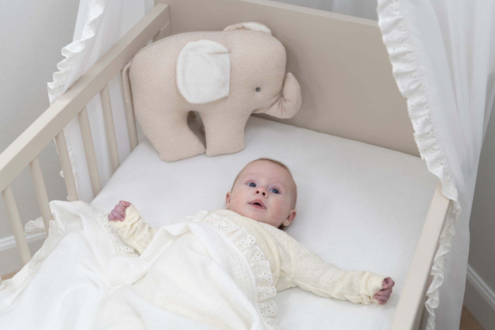 Baby Crib blanket Calm white